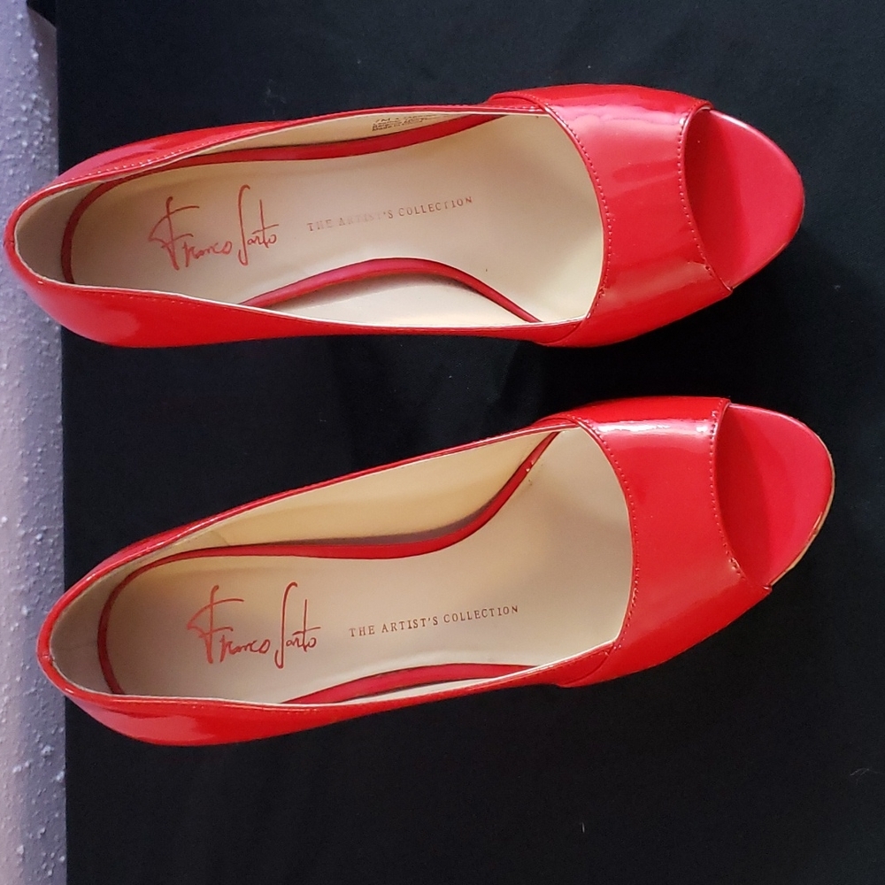 Fire engine red platform heels 4.5"